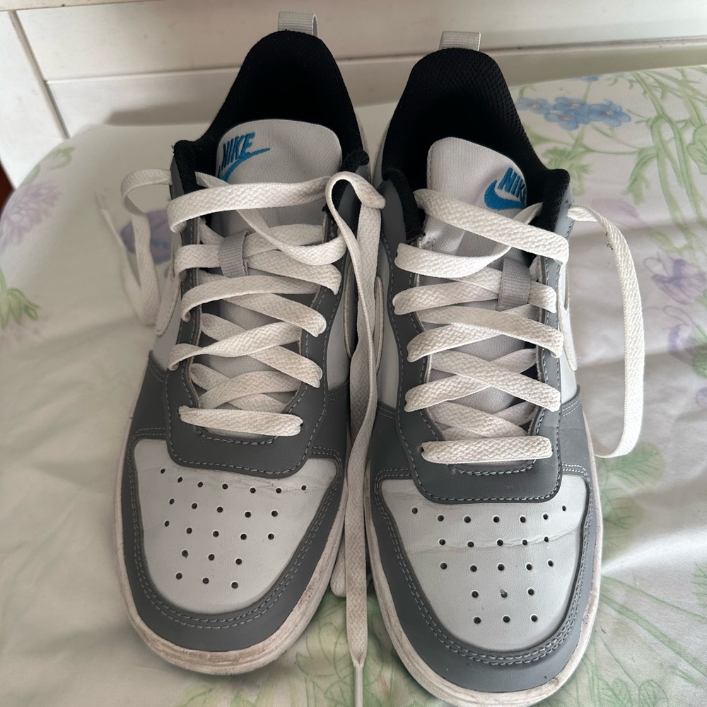 Big girls Nike shoes 5Y